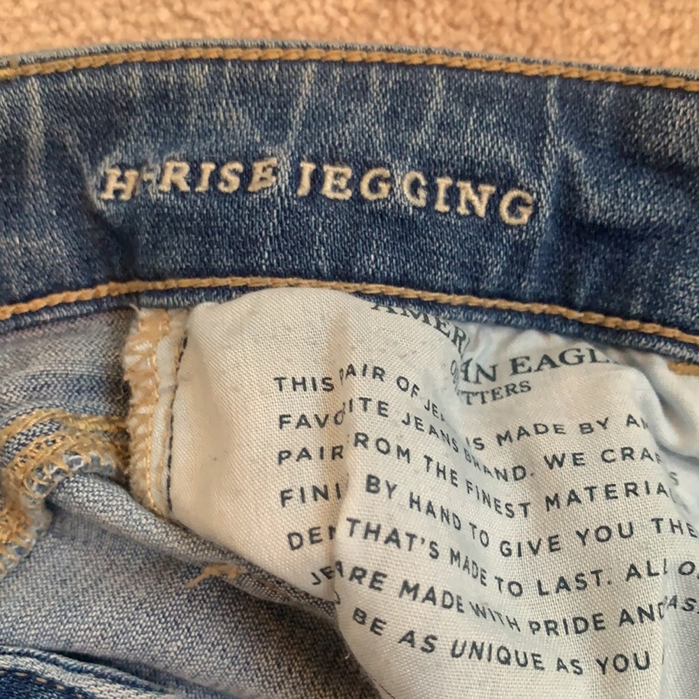 American Eagle Hi-Rise Ripped Jean - Picture 3 of 3